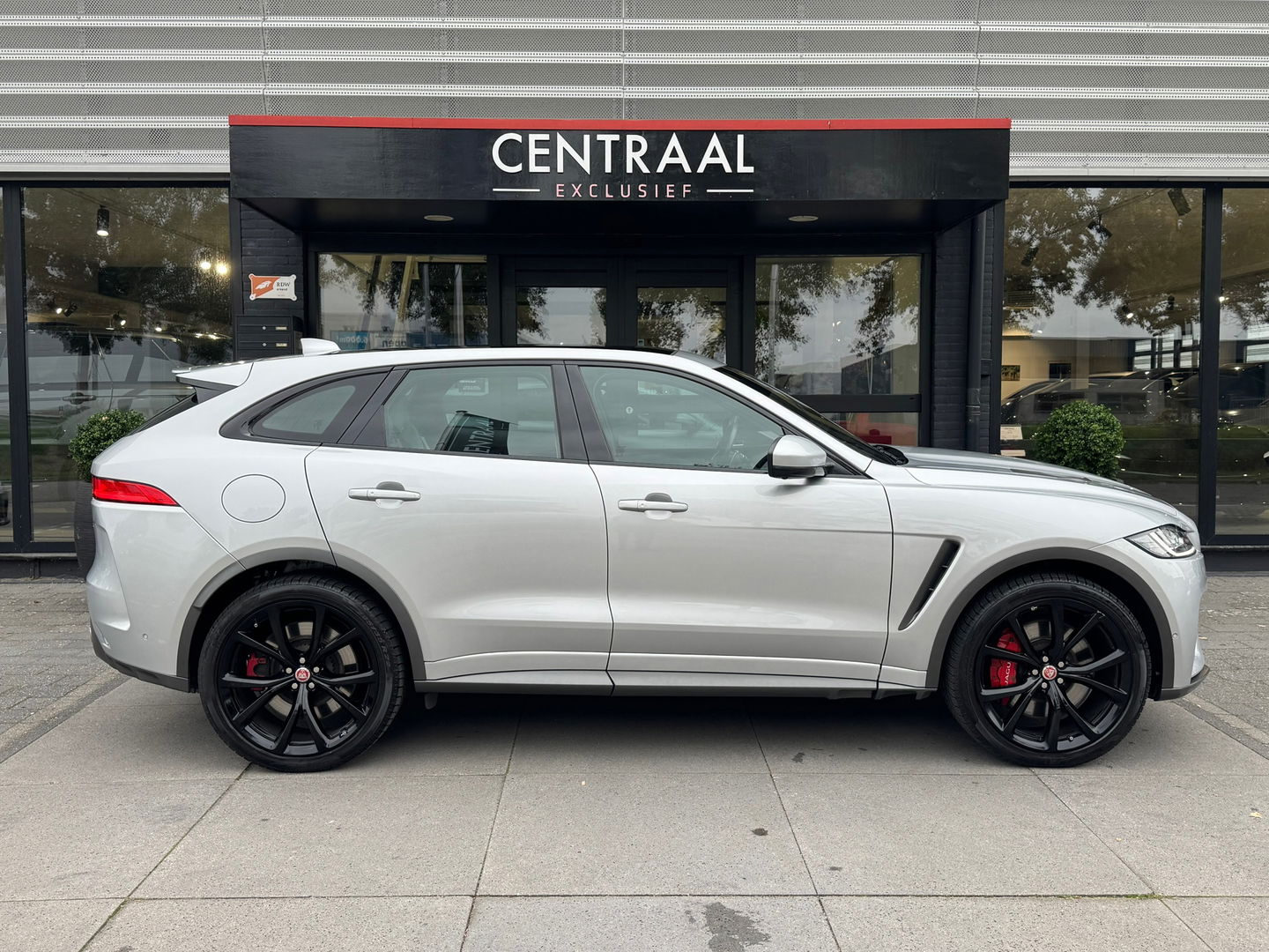 Jaguar F-Pace SVR 5.0 V8 AWD 550PK|Pano|Carbon|Meridian|Head-Up|Memory|ACC|360Camera|Carplay|Keyless|Leder