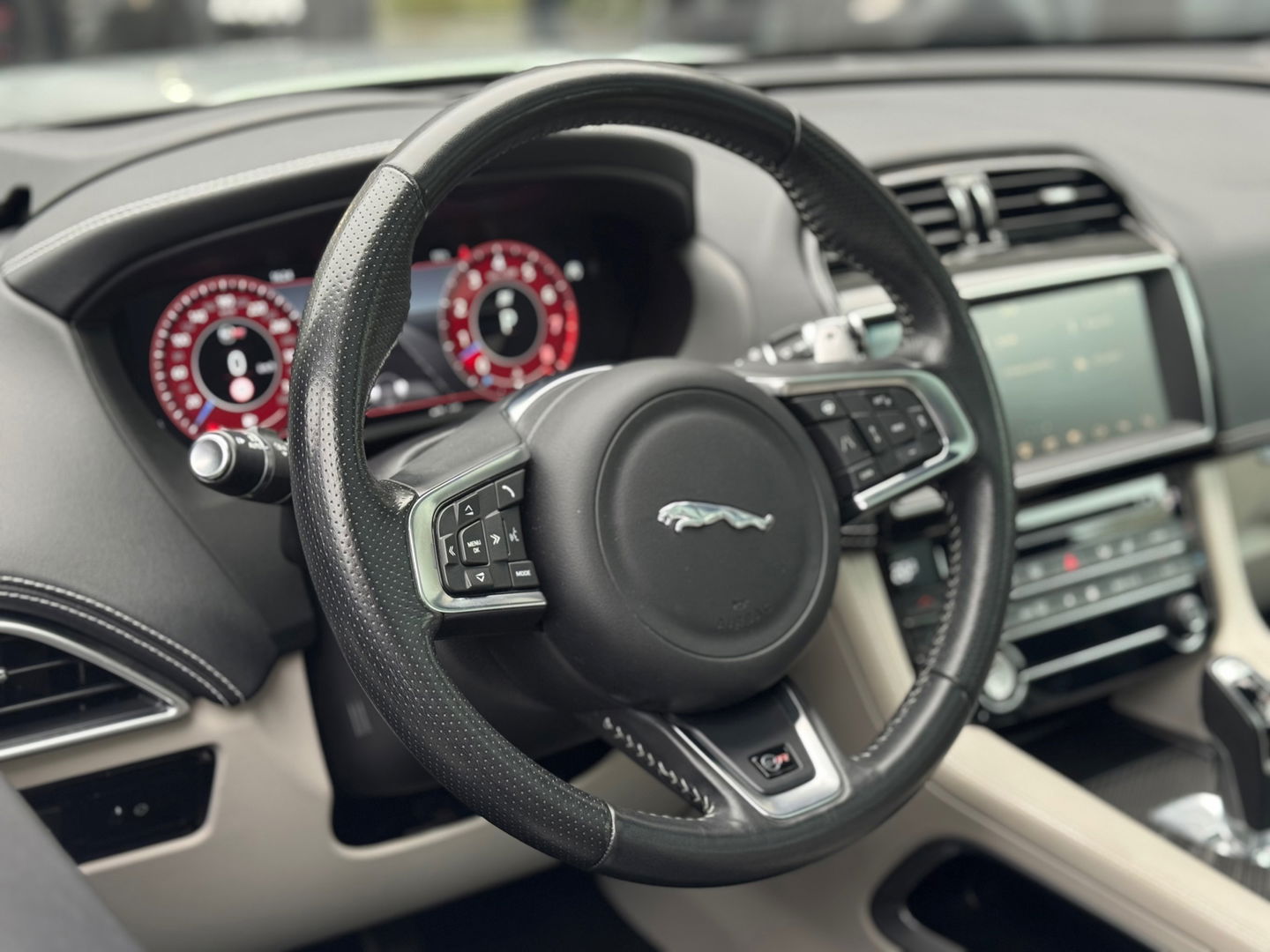 Jaguar F-Pace SVR 5.0 V8 AWD 550PK|Pano|Carbon|Meridian|Head-Up|Memory|ACC|360Camera|Carplay|Keyless|Leder