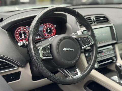 Jaguar F-Pace SVR 5.0 V8 AWD 550PK|Pano|Carbon|Meridian|Head-Up|Memory|ACC|360Camera|Carplay|Keyless|Leder