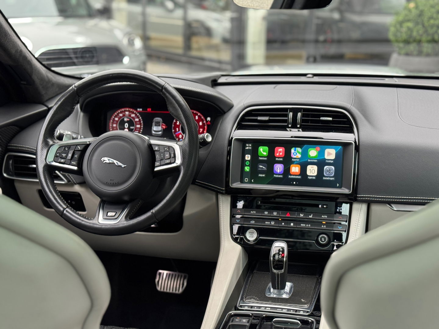 Jaguar F-Pace SVR 5.0 V8 AWD 550PK|Pano|Carbon|Meridian|Head-Up|Memory|ACC|360Camera|Carplay|Keyless|Leder