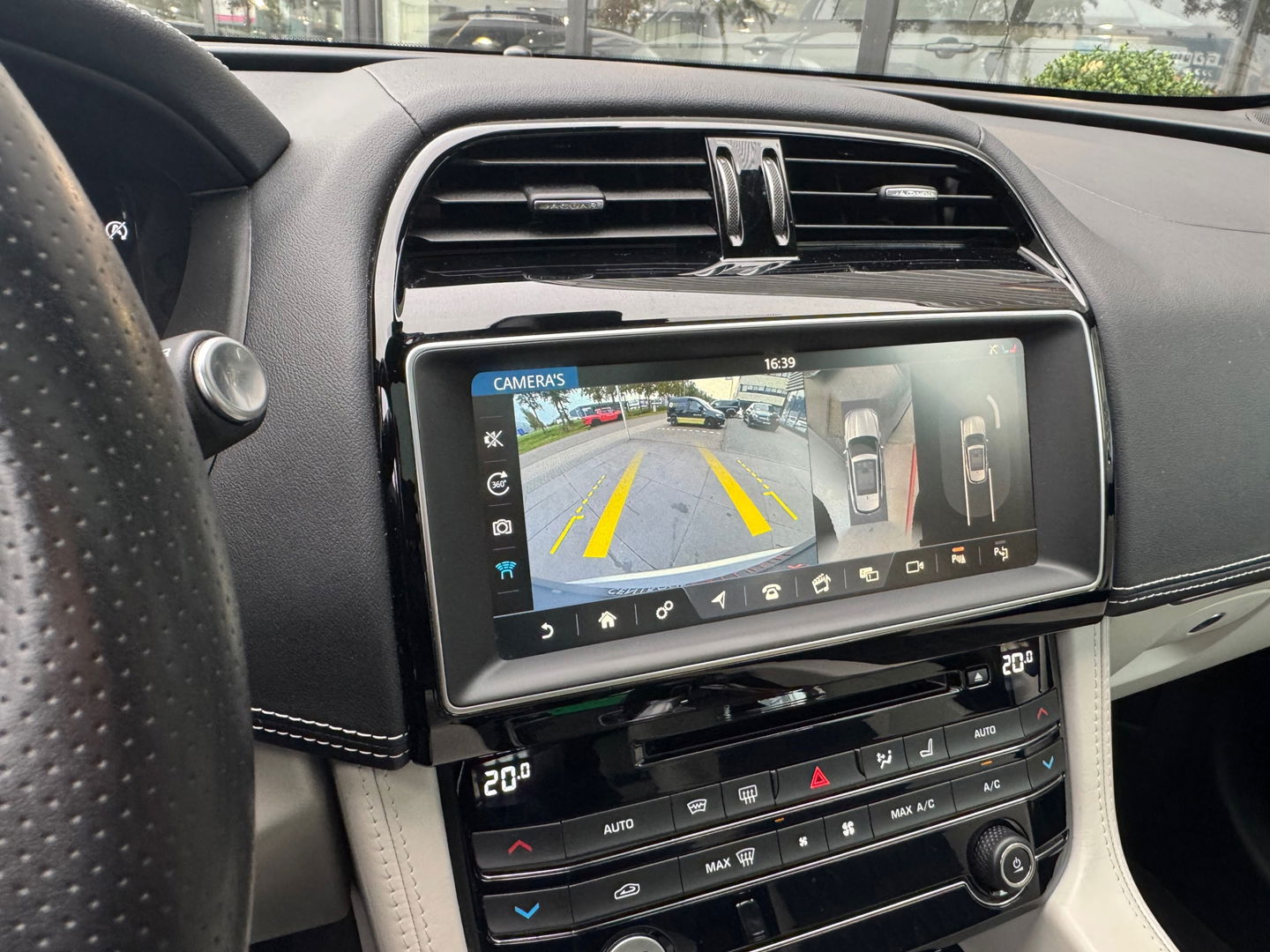 Jaguar F-Pace SVR 5.0 V8 AWD 550PK|Pano|Carbon|Meridian|Head-Up|Memory|ACC|360Camera|Carplay|Keyless|Leder