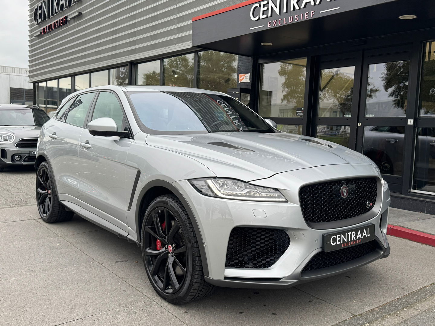 Jaguar F-Pace SVR 5.0 V8 AWD 550PK|Pano|Carbon|Meridian|Head-Up|Memory|ACC|360Camera|Carplay|Keyless|Leder