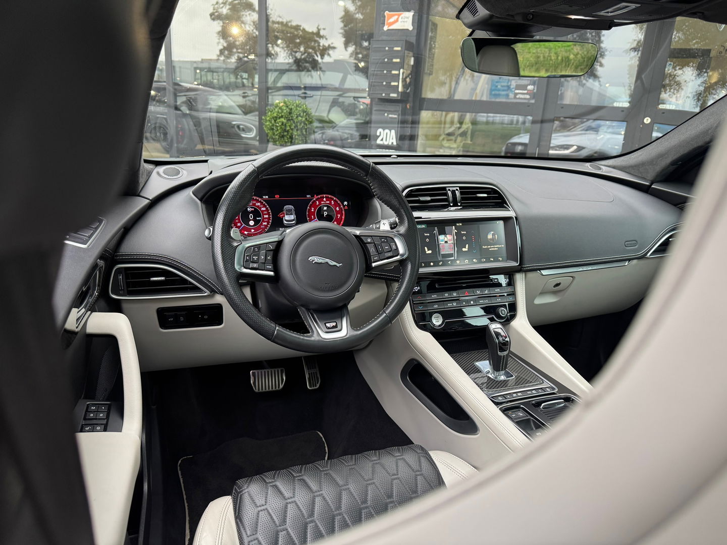 Jaguar F-Pace SVR 5.0 V8 AWD 550PK|Pano|Carbon|Meridian|Head-Up|Memory|ACC|360Camera|Carplay|Keyless|Leder