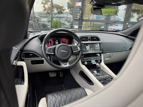 Jaguar F-Pace SVR 5.0 V8 AWD 550PK|Pano|Carbon|Meridian|Head-Up|Memory|ACC|360Camera|Carplay|Keyless|Leder