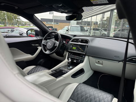 Jaguar F-Pace SVR 5.0 V8 AWD 550PK|Pano|Carbon|Meridian|Head-Up|Memory|ACC|360Camera|Carplay|Keyless|Leder