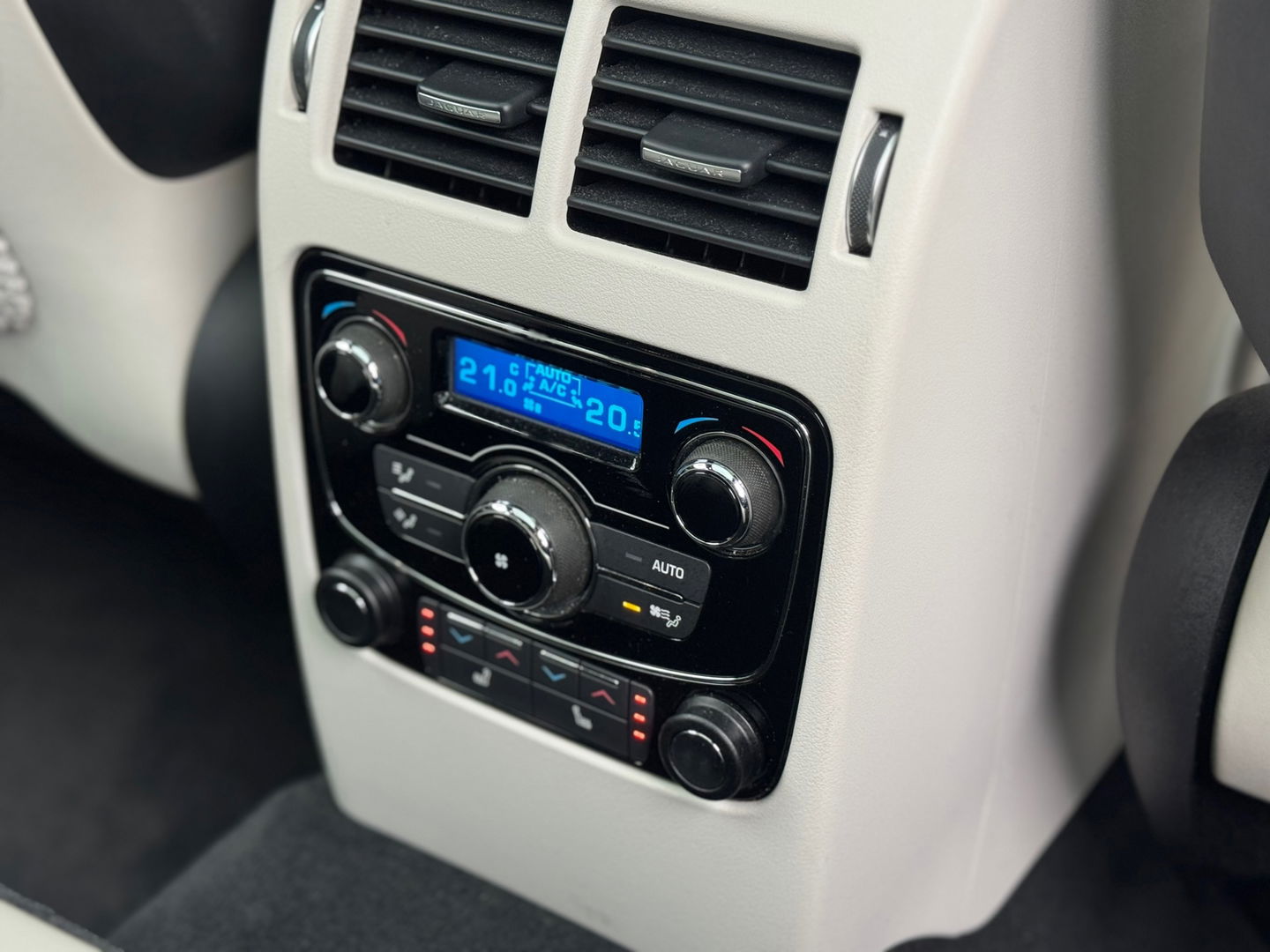 Jaguar F-Pace SVR 5.0 V8 AWD 550PK|Pano|Carbon|Meridian|Head-Up|Memory|ACC|360Camera|Carplay|Keyless|Leder