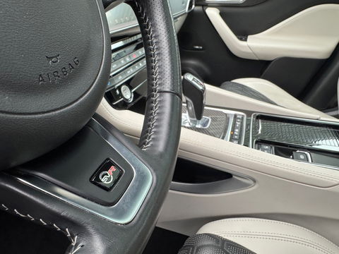 Jaguar F-Pace SVR 5.0 V8 AWD 550PK|Pano|Carbon|Meridian|Head-Up|Memory|ACC|360Camera|Carplay|Keyless|Leder