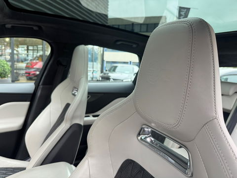 Jaguar F-Pace SVR 5.0 V8 AWD 550PK|Pano|Carbon|Meridian|Head-Up|Memory|ACC|360Camera|Carplay|Keyless|Leder