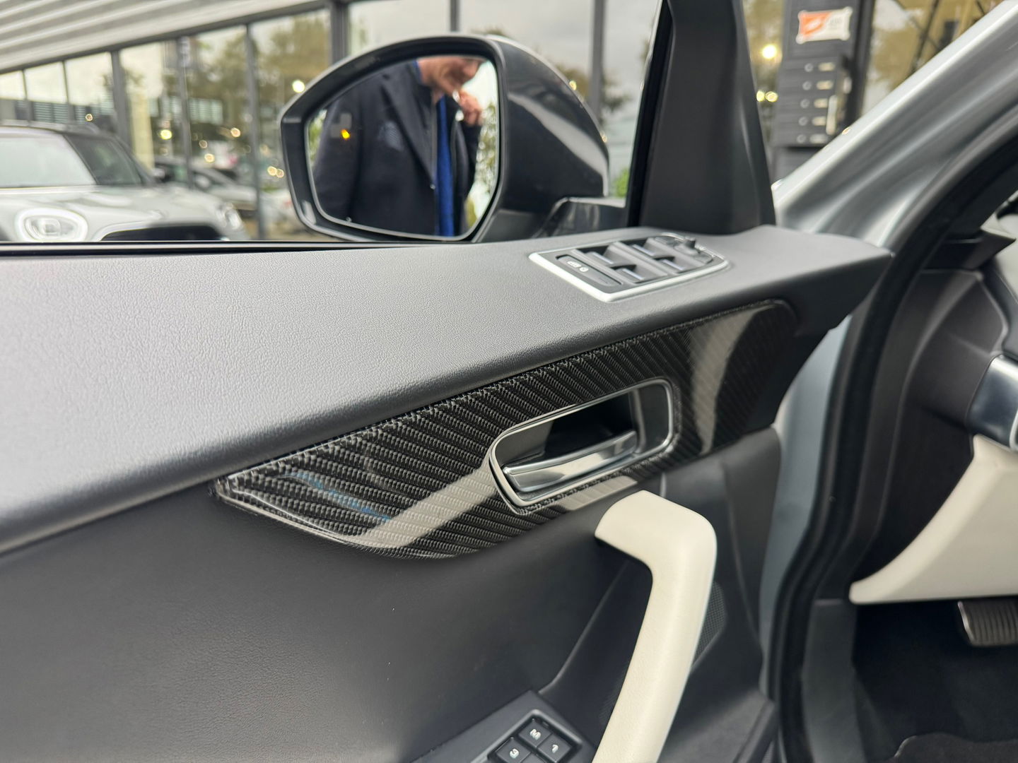 Jaguar F-Pace SVR 5.0 V8 AWD 550PK|Pano|Carbon|Meridian|Head-Up|Memory|ACC|360Camera|Carplay|Keyless|Leder