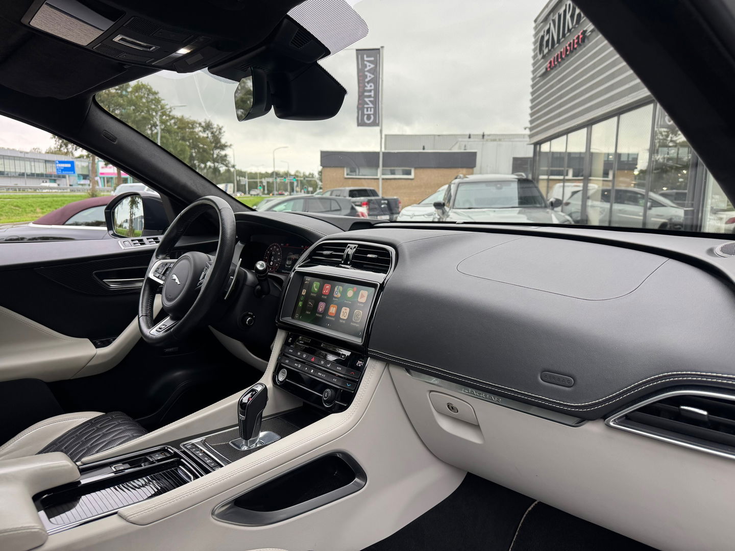 Jaguar F-Pace SVR 5.0 V8 AWD 550PK|Pano|Carbon|Meridian|Head-Up|Memory|ACC|360Camera|Carplay|Keyless|Leder