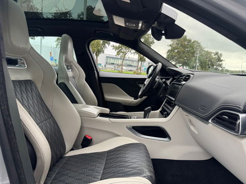 Jaguar F-Pace SVR 5.0 V8 AWD 550PK|Pano|Carbon|Meridian|Head-Up|Memory|ACC|360Camera|Carplay|Keyless|Leder