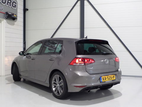 Volkswagen Golf 1.2 TSI Highline Edition R "2X R-line" Adaptive-Cruise Navigatie Bluetooth Parkeersensoren Dealer-onderhouden
