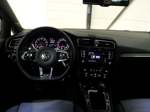 Volkswagen Golf 1.2 TSI Highline Edition R "2X R-line" Adaptive-Cruise Navigatie Bluetooth Parkeersensoren Dealer-onderhouden