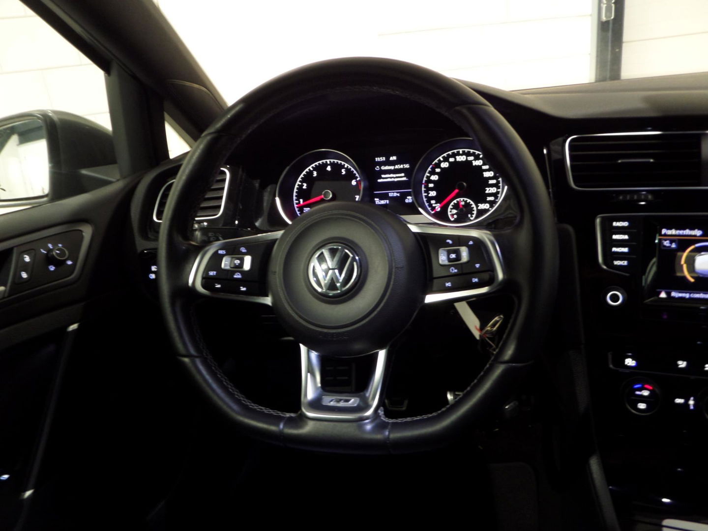 Volkswagen Golf 1.2 TSI Highline Edition R "2X R-line" Adaptive-Cruise Navigatie Bluetooth Parkeersensoren Dealer-onderhouden