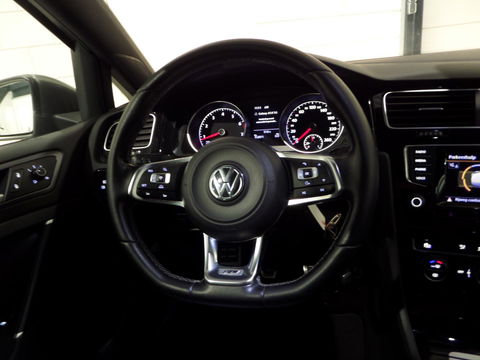 Volkswagen Golf 1.2 TSI Highline Edition R "2X R-line" Adaptive-Cruise Navigatie Bluetooth Parkeersensoren Dealer-onderhouden