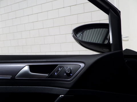 Volkswagen Golf 1.2 TSI Highline Edition R "2X R-line" Adaptive-Cruise Navigatie Bluetooth Parkeersensoren Dealer-onderhouden