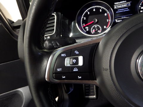 Volkswagen Golf 1.2 TSI Highline Edition R "2X R-line" Adaptive-Cruise Navigatie Bluetooth Parkeersensoren Dealer-onderhouden