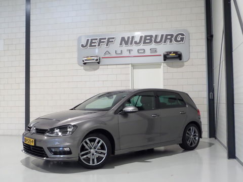 Volkswagen Golf 1.2 TSI Highline Edition R "2X R-line" Adaptive-Cruise Navigatie Bluetooth Parkeersensoren Dealer-onderhouden