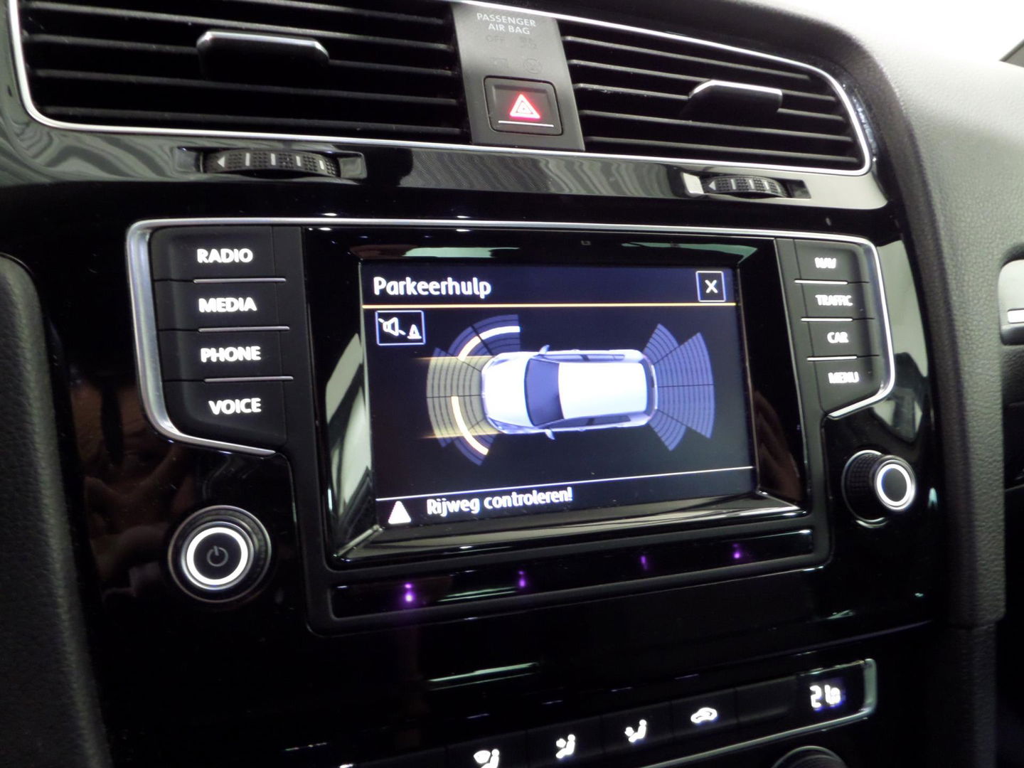 Volkswagen Golf 1.2 TSI Highline Edition R "2X R-line" Adaptive-Cruise Navigatie Bluetooth Parkeersensoren Dealer-onderhouden