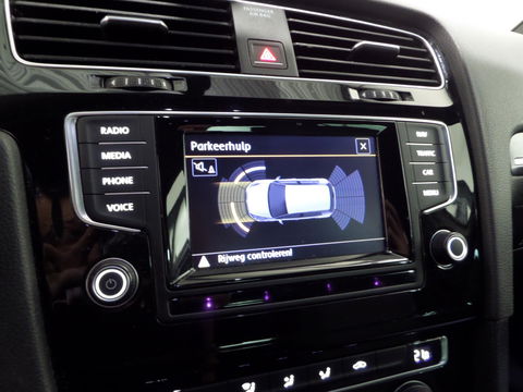 Volkswagen Golf 1.2 TSI Highline Edition R "2X R-line" Adaptive-Cruise Navigatie Bluetooth Parkeersensoren Dealer-onderhouden