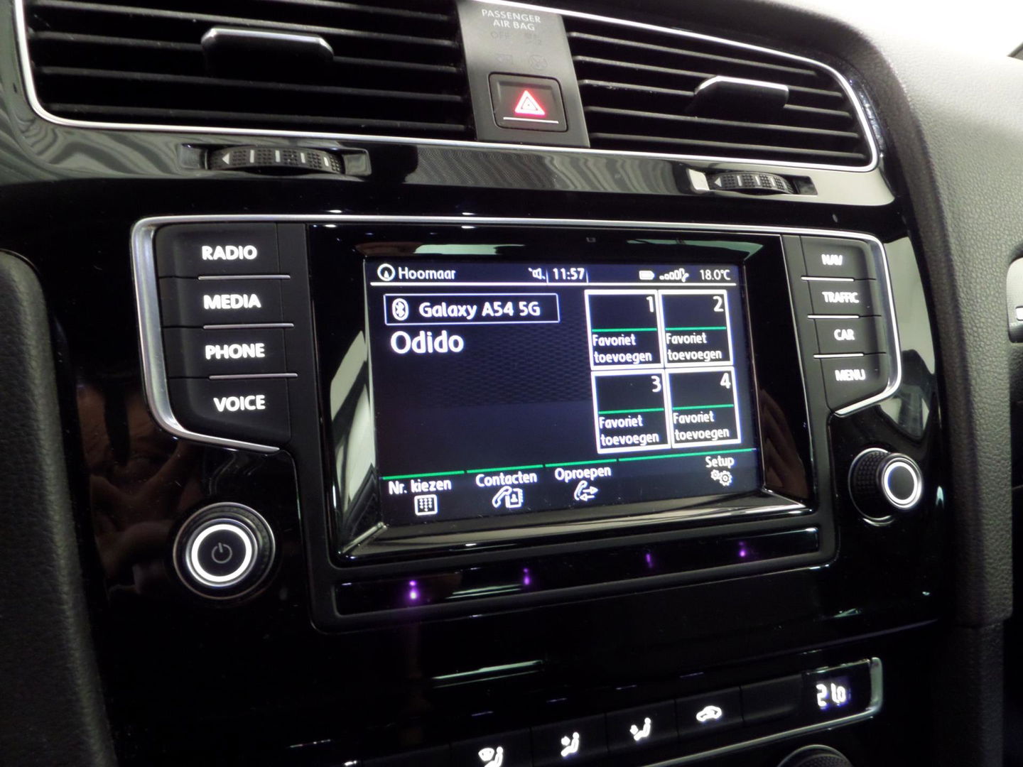 Volkswagen Golf 1.2 TSI Highline Edition R "2X R-line" Adaptive-Cruise Navigatie Bluetooth Parkeersensoren Dealer-onderhouden