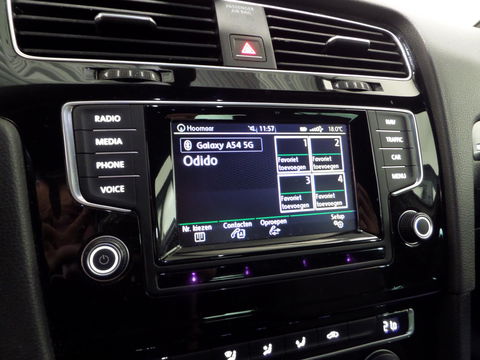 Volkswagen Golf 1.2 TSI Highline Edition R "2X R-line" Adaptive-Cruise Navigatie Bluetooth Parkeersensoren Dealer-onderhouden