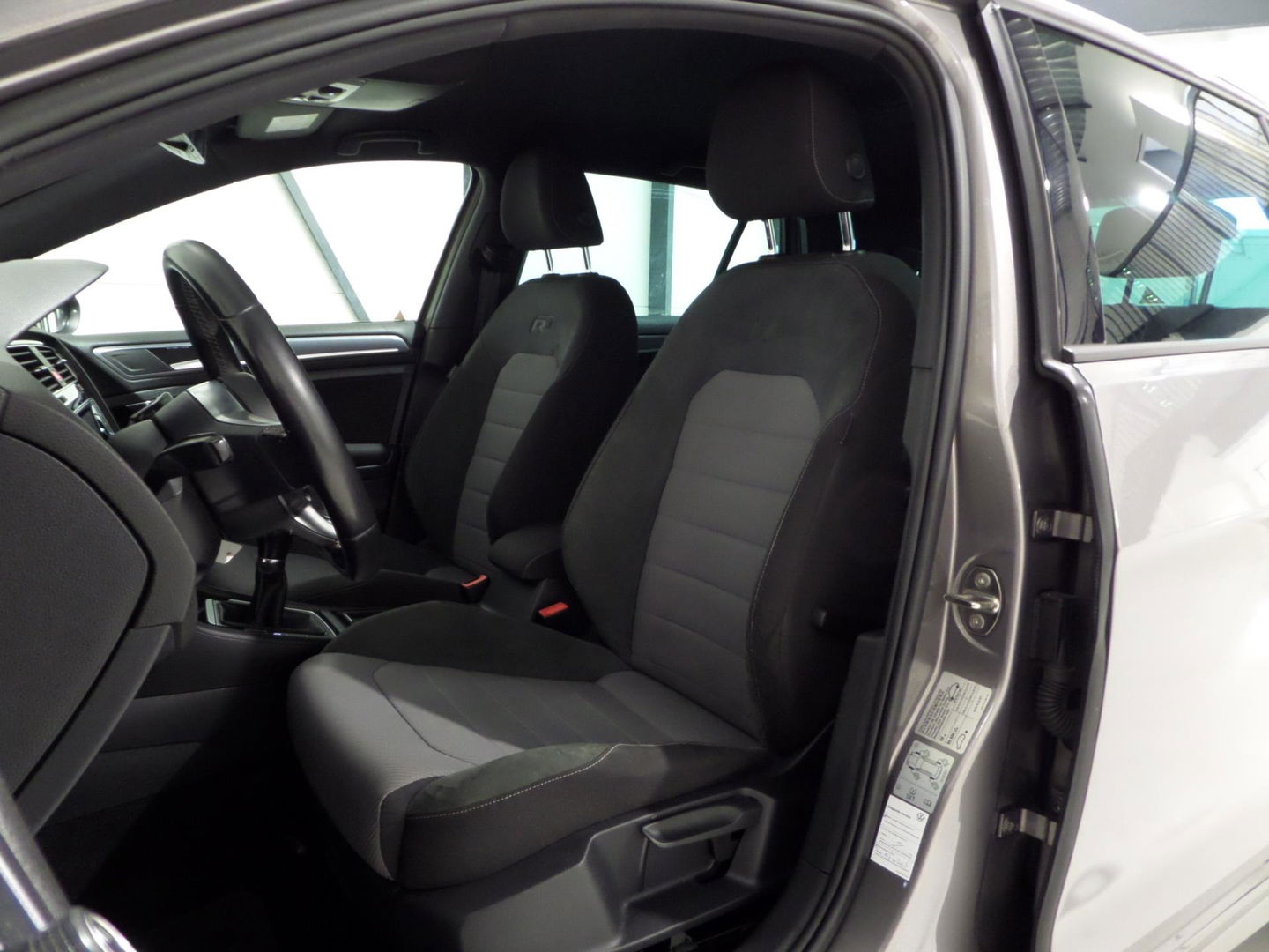 Volkswagen Golf 1.2 TSI Highline Edition R "2X R-line" Adaptive-Cruise Navigatie Bluetooth Parkeersensoren Dealer-onderhouden
