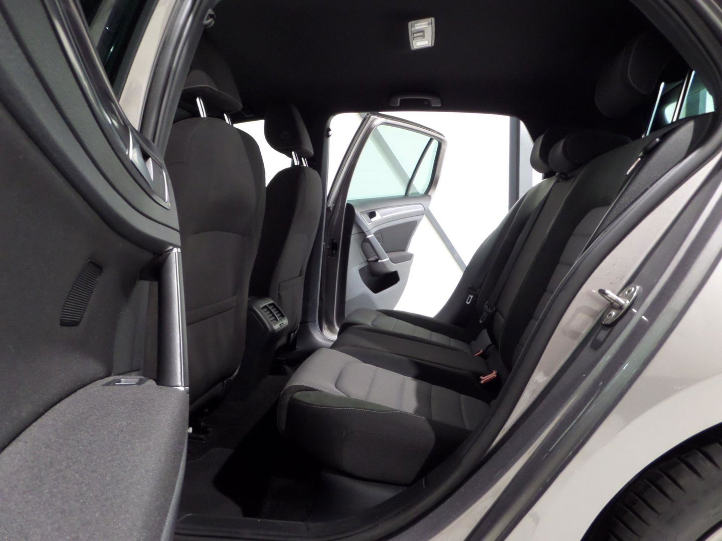 Volkswagen Golf 1.2 TSI Highline Edition R "2X R-line" Adaptive-Cruise Navigatie Bluetooth Parkeersensoren Dealer-onderhouden