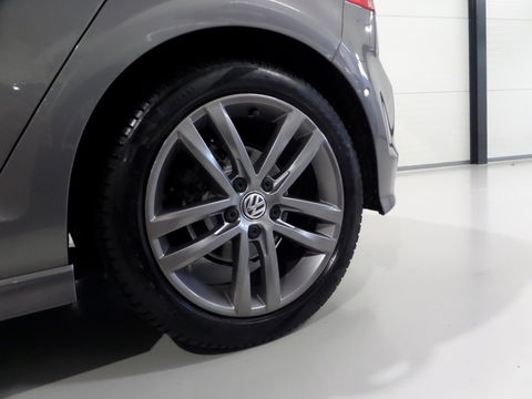 Volkswagen Golf 1.2 TSI Highline Edition R "2X R-line" Adaptive-Cruise Navigatie Bluetooth Parkeersensoren Dealer-onderhouden