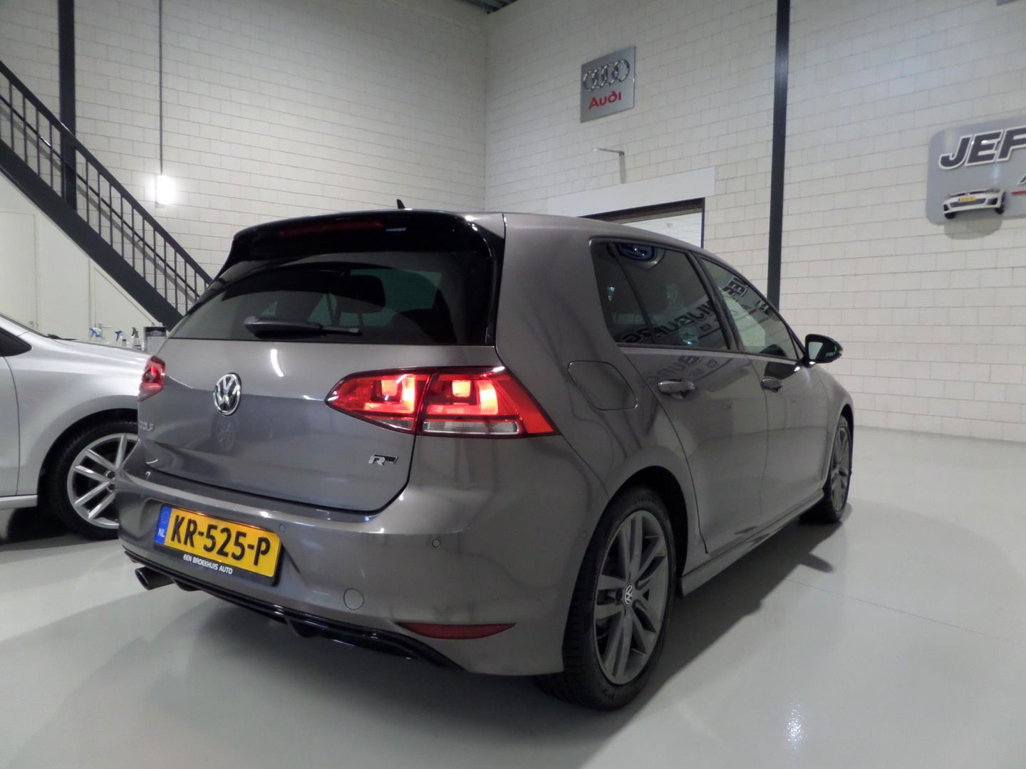 Volkswagen Golf 1.2 TSI Highline Edition R "2X R-line" Adaptive-Cruise Navigatie Bluetooth Parkeersensoren Dealer-onderhouden
