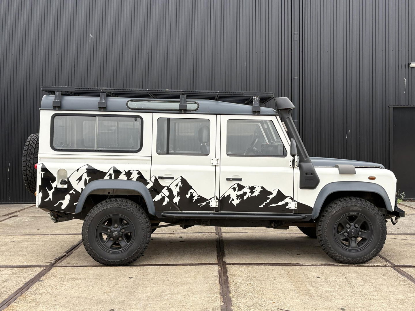 Land Rover Defender 2.5 TD5 110 SAFARI | OMKEUREN 2PERS GRIJS KENTEKEN MOGELIJK | LIER | LUXE STOEL | SNORKEL | DAKTENT FEMKES | RVS UITLAAT | Youngtimer