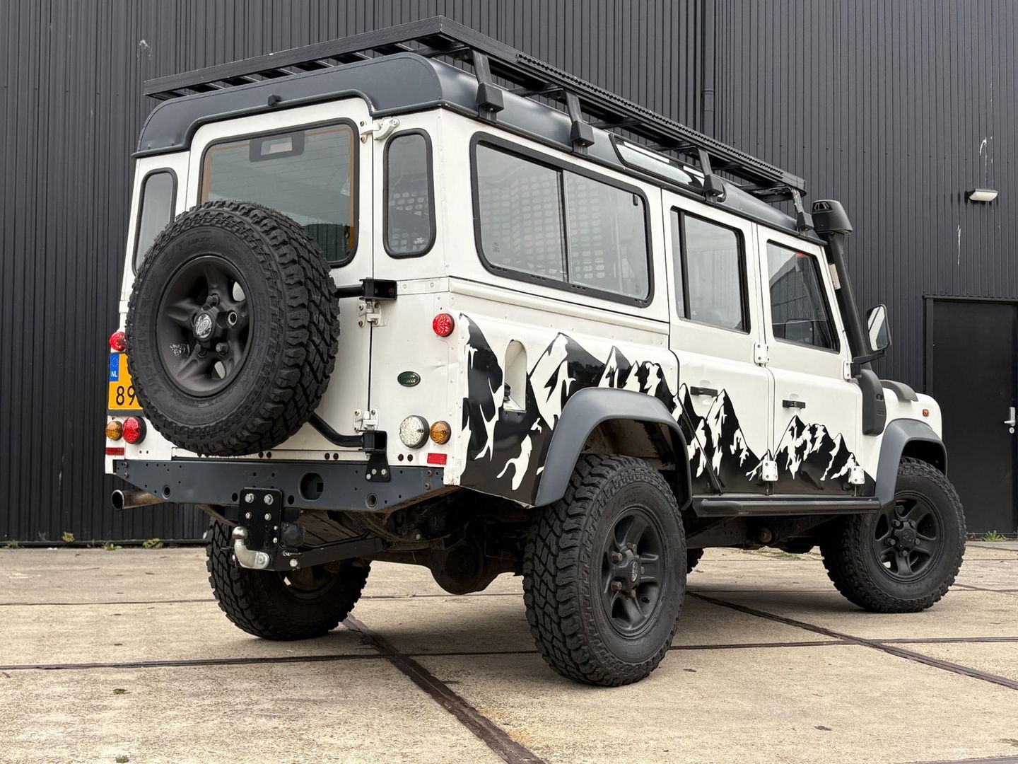 Land Rover Defender 2.5 TD5 110 SAFARI | OMKEUREN 2PERS GRIJS KENTEKEN MOGELIJK | LIER | LUXE STOEL | SNORKEL | DAKTENT FEMKES | RVS UITLAAT | Youngtimer