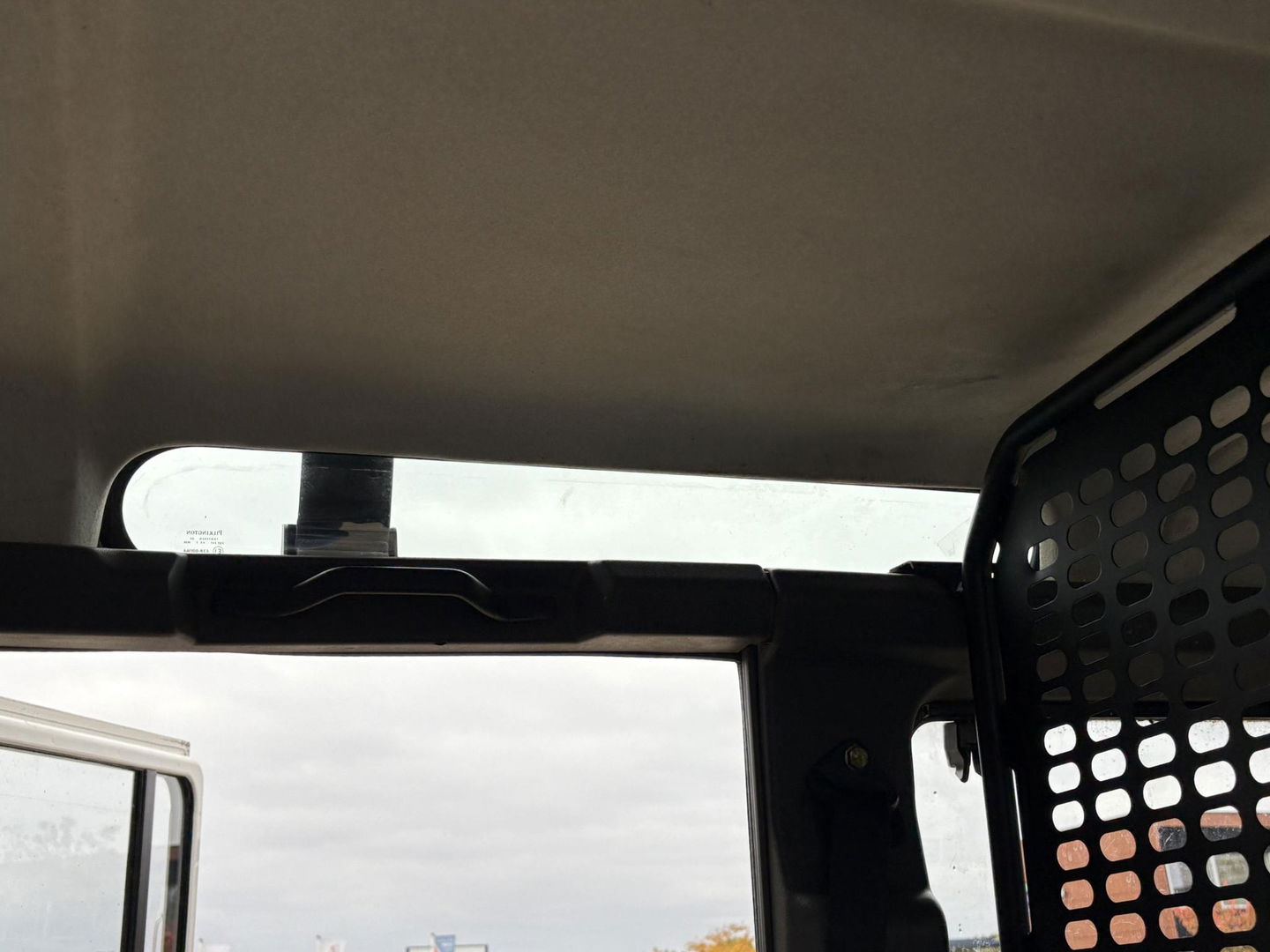 Land Rover Defender 2.5 TD5 110 SAFARI | OMKEUREN 2PERS GRIJS KENTEKEN MOGELIJK | LIER | LUXE STOEL | SNORKEL | DAKTENT FEMKES | RVS UITLAAT | Youngtimer