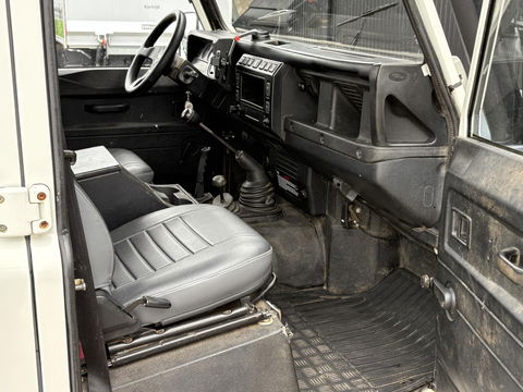 Land Rover Defender 2.5 TD5 110 SAFARI | OMKEUREN 2PERS GRIJS KENTEKEN MOGELIJK | LIER | LUXE STOEL | SNORKEL | DAKTENT FEMKES | RVS UITLAAT | Youngtimer