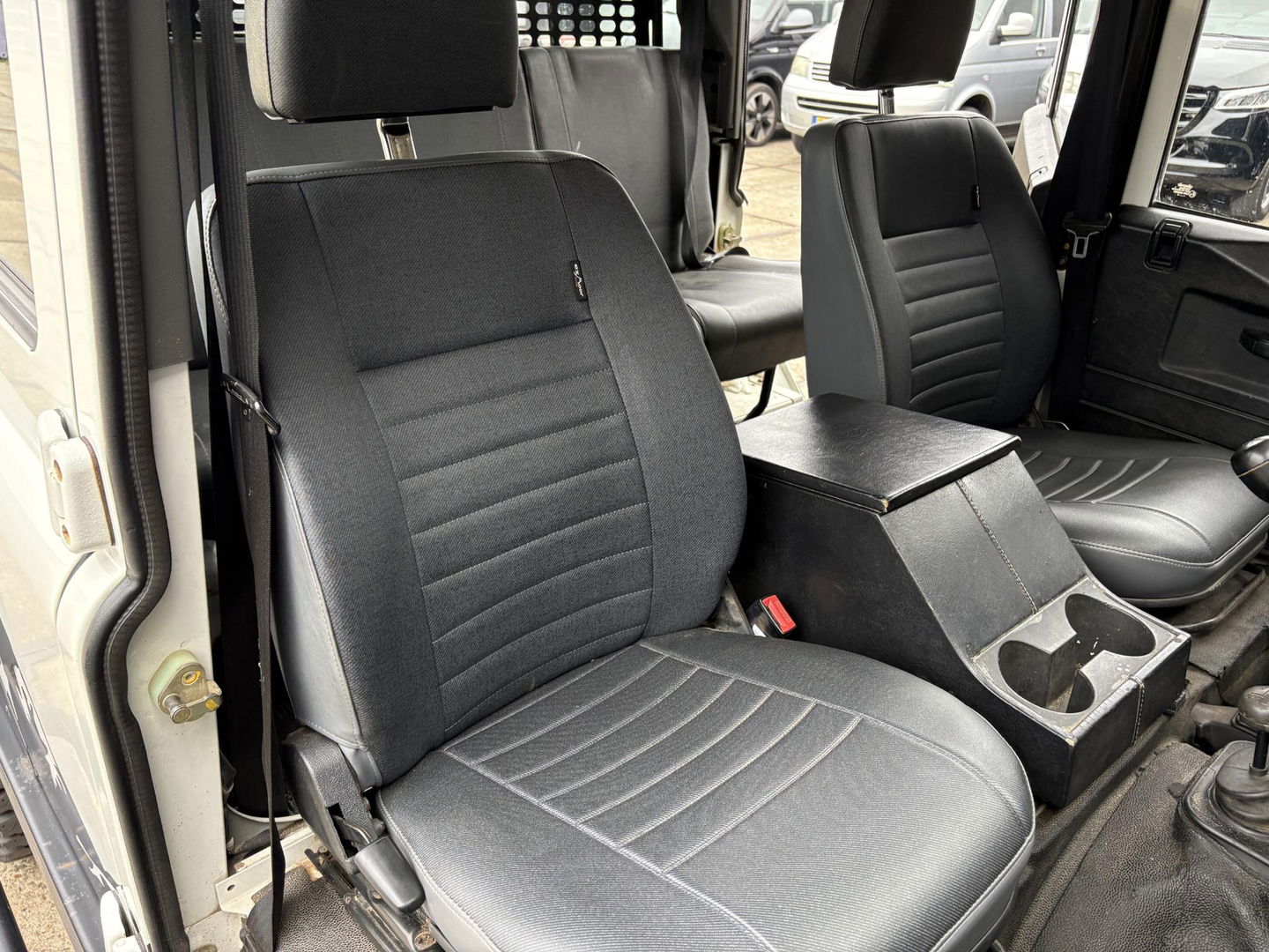 Land Rover Defender 2.5 TD5 110 SAFARI | OMKEUREN 2PERS GRIJS KENTEKEN MOGELIJK | LIER | LUXE STOEL | SNORKEL | DAKTENT FEMKES | RVS UITLAAT | Youngtimer