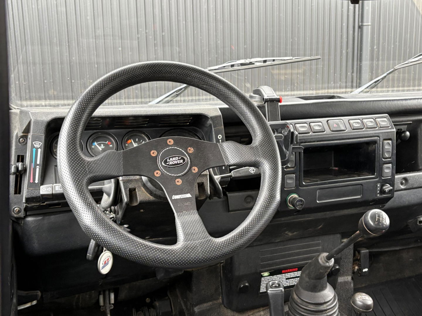 Land Rover Defender 2.5 TD5 110 SAFARI | OMKEUREN 2PERS GRIJS KENTEKEN MOGELIJK | LIER | LUXE STOEL | SNORKEL | DAKTENT FEMKES | RVS UITLAAT | Youngtimer