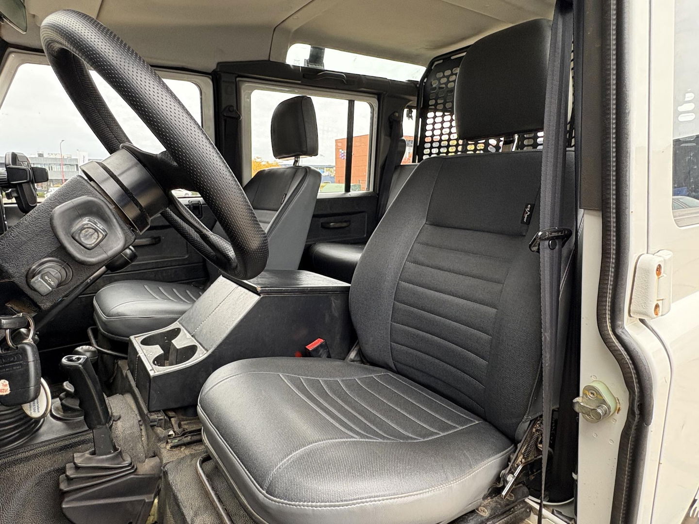 Land Rover Defender 2.5 TD5 110 SAFARI | OMKEUREN 2PERS GRIJS KENTEKEN MOGELIJK | LIER | LUXE STOEL | SNORKEL | DAKTENT FEMKES | RVS UITLAAT | Youngtimer