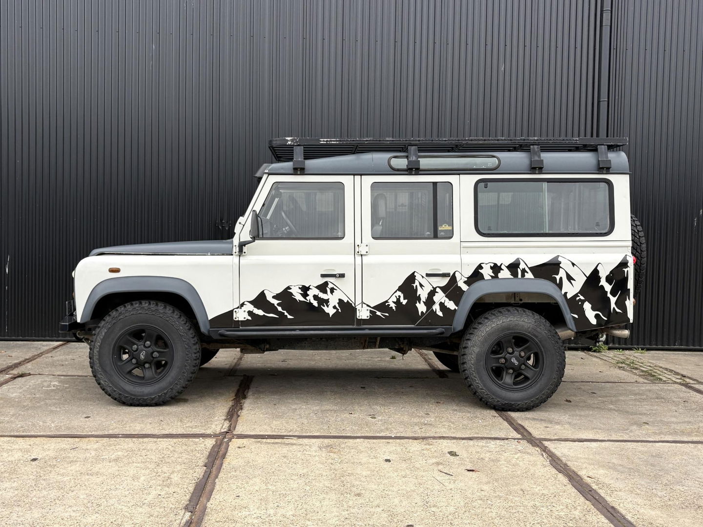Land Rover Defender 2.5 TD5 110 SAFARI | OMKEUREN 2PERS GRIJS KENTEKEN MOGELIJK | LIER | LUXE STOEL | SNORKEL | DAKTENT FEMKES | RVS UITLAAT | Youngtimer