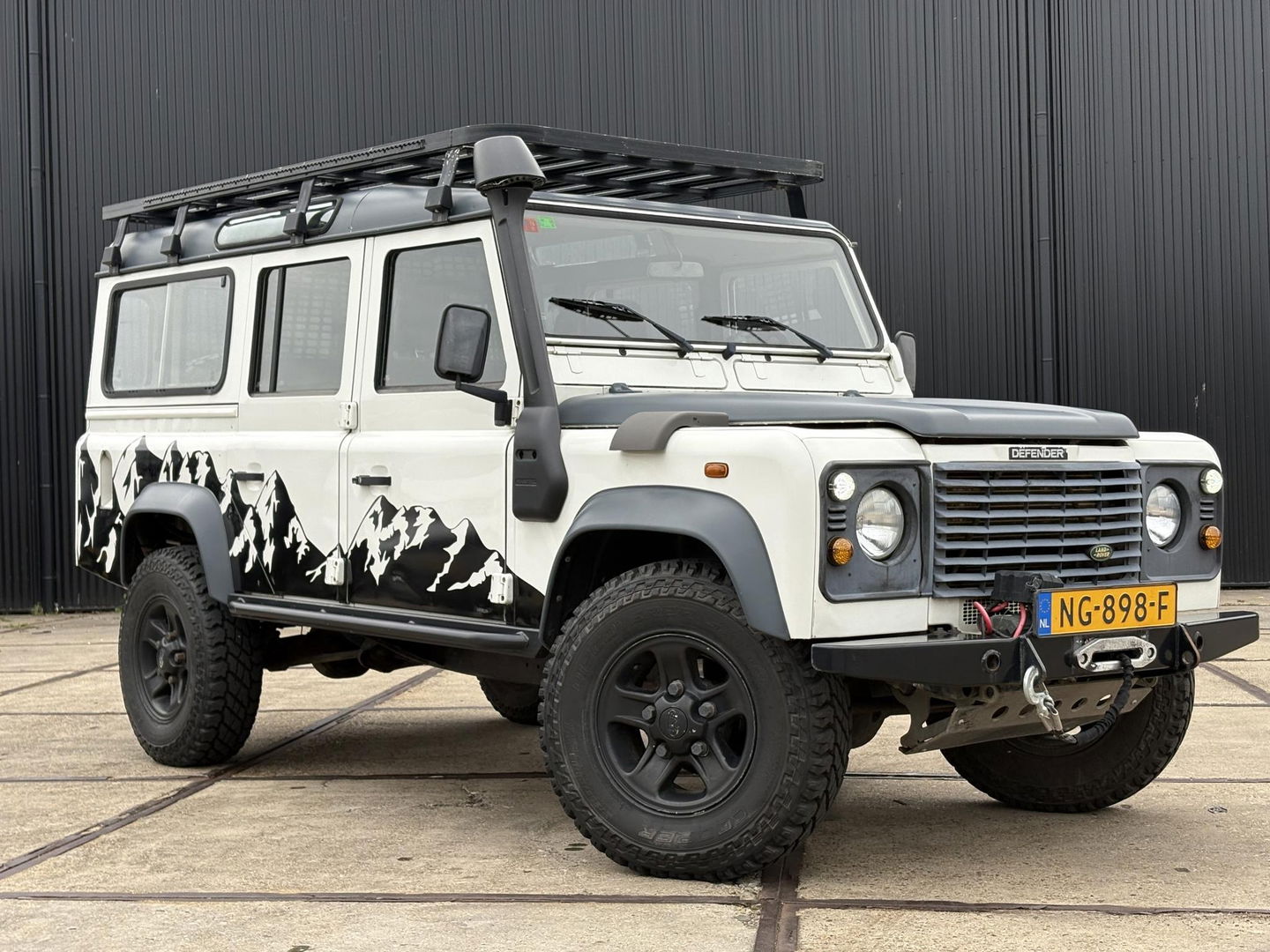 Land Rover Defender 2.5 TD5 110 SAFARI | OMKEUREN 2PERS GRIJS KENTEKEN MOGELIJK | LIER | LUXE STOEL | SNORKEL | DAKTENT FEMKES | RVS UITLAAT | Youngtimer