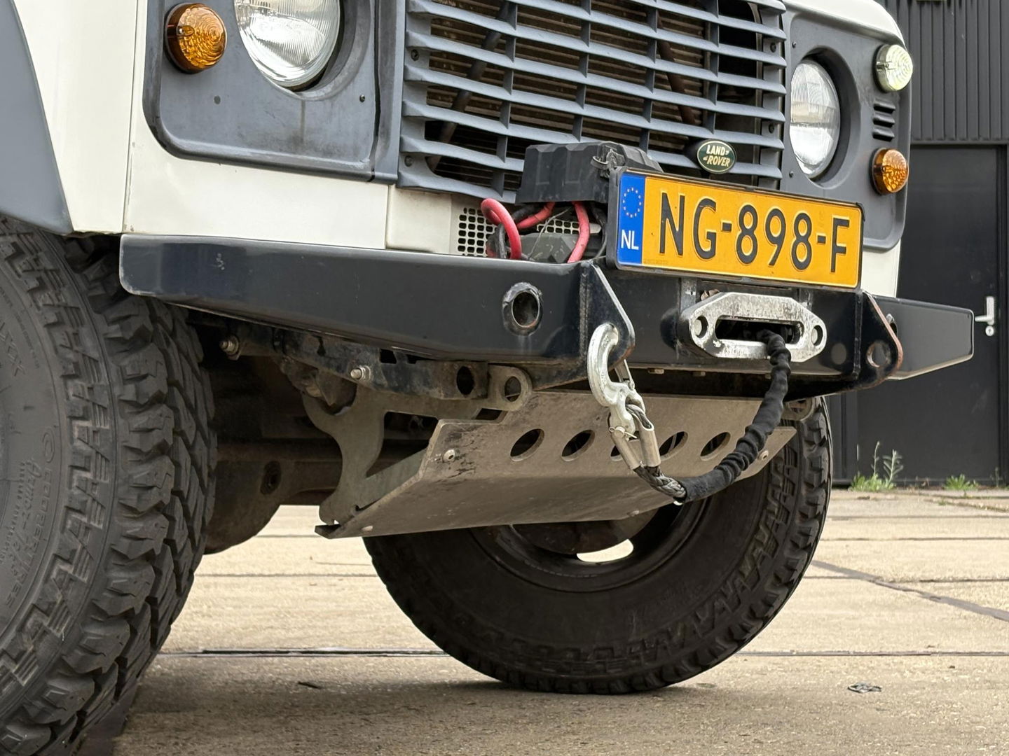 Land Rover Defender 2.5 TD5 110 SAFARI | OMKEUREN 2PERS GRIJS KENTEKEN MOGELIJK | LIER | LUXE STOEL | SNORKEL | DAKTENT FEMKES | RVS UITLAAT | Youngtimer