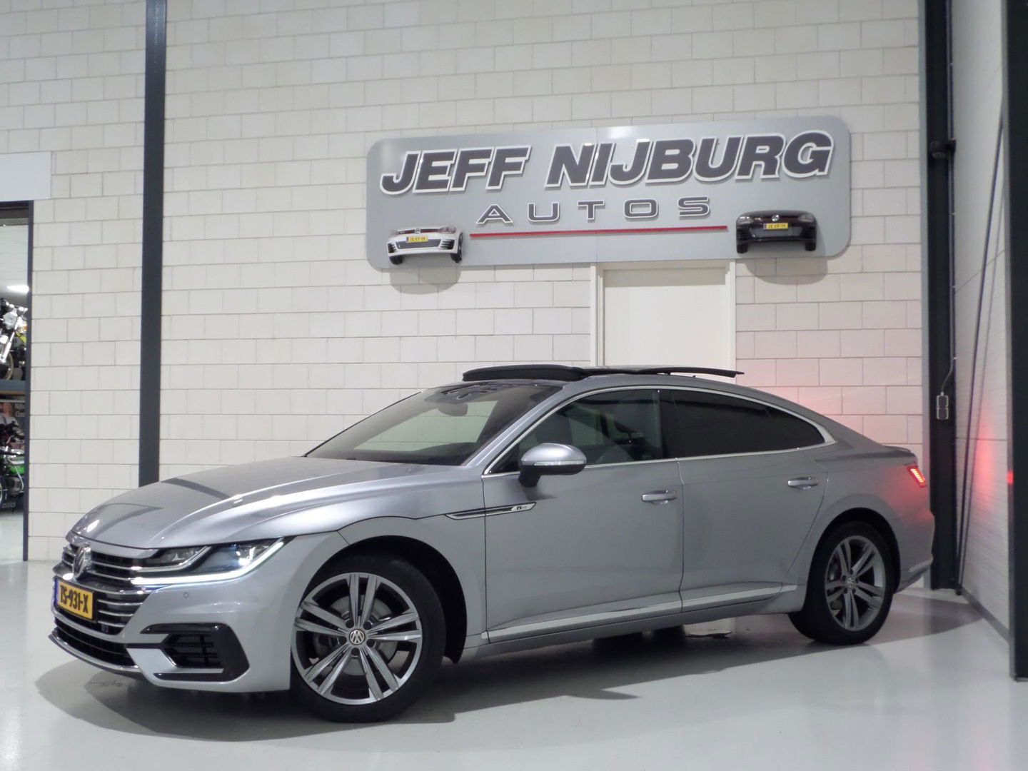 Volkswagen Arteon 1.5 TSI DSG Business R "Origineel NL!" 2X R-Line Pano Virtual Apple-Carplay/Android-Auto Leder/Alcantara Keyless