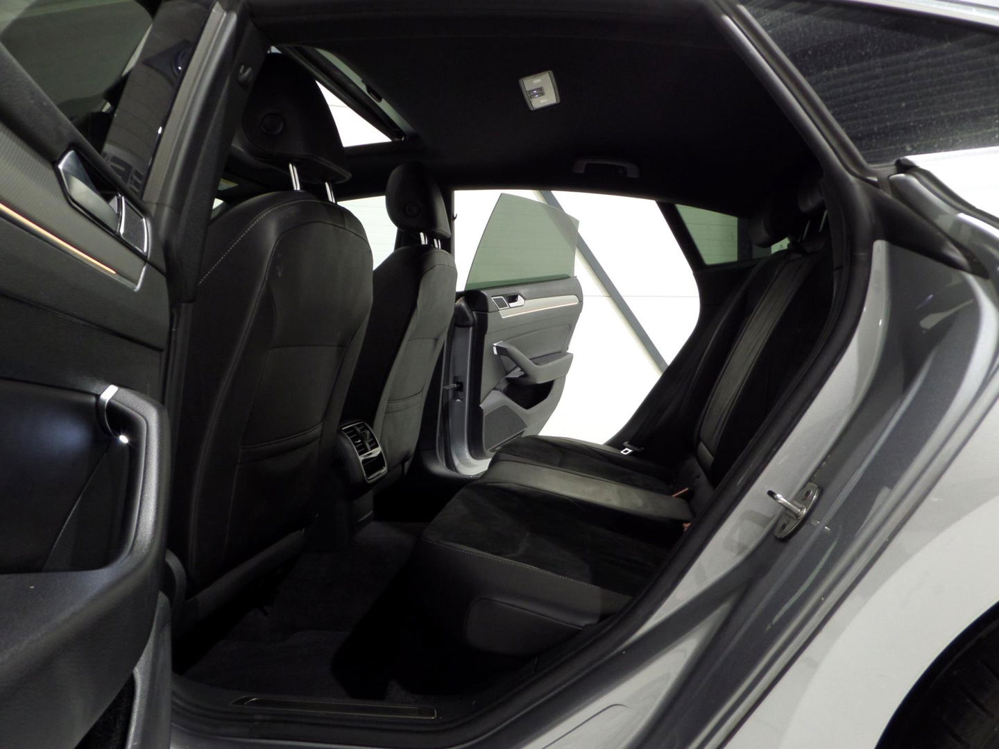 Volkswagen Arteon 1.5 TSI DSG Business R "Origineel NL!" 2X R-Line Pano Virtual Apple-Carplay/Android-Auto Leder/Alcantara Keyless