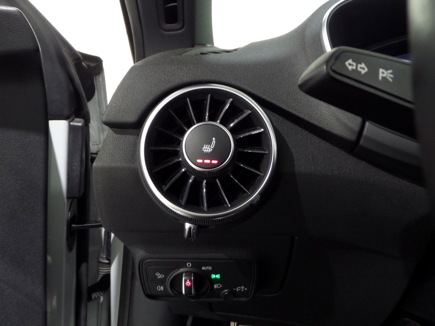 Audi TT Roadster 1.8 TFSI S-Line Open Days Stoelverwarming Virtual 19"RS-velgen Bang&Olufsen Apple-Carplay Xenon-LED Koplampen