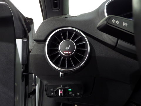 Audi TT Roadster 1.8 TFSI S-Line Open Days Stoelverwarming Virtual 19"RS-velgen Bang&Olufsen Apple-Carplay Xenon-LED Koplampen