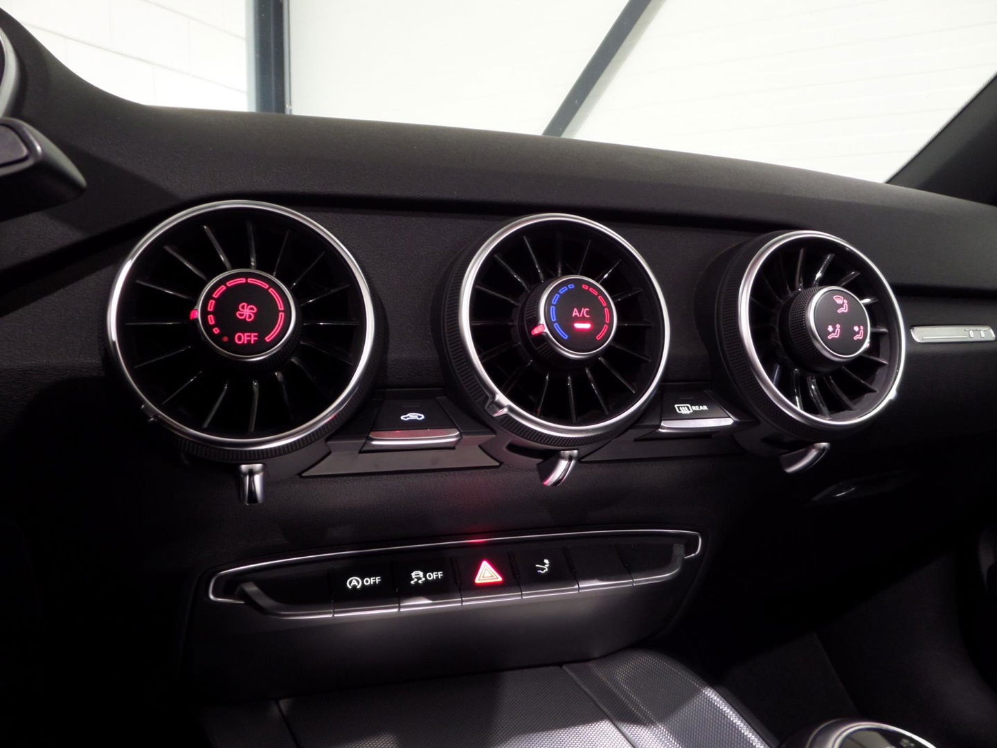 Audi TT Roadster 1.8 TFSI S-Line Open Days Stoelverwarming Virtual 19"RS-velgen Bang&Olufsen Apple-Carplay Xenon-LED Koplampen