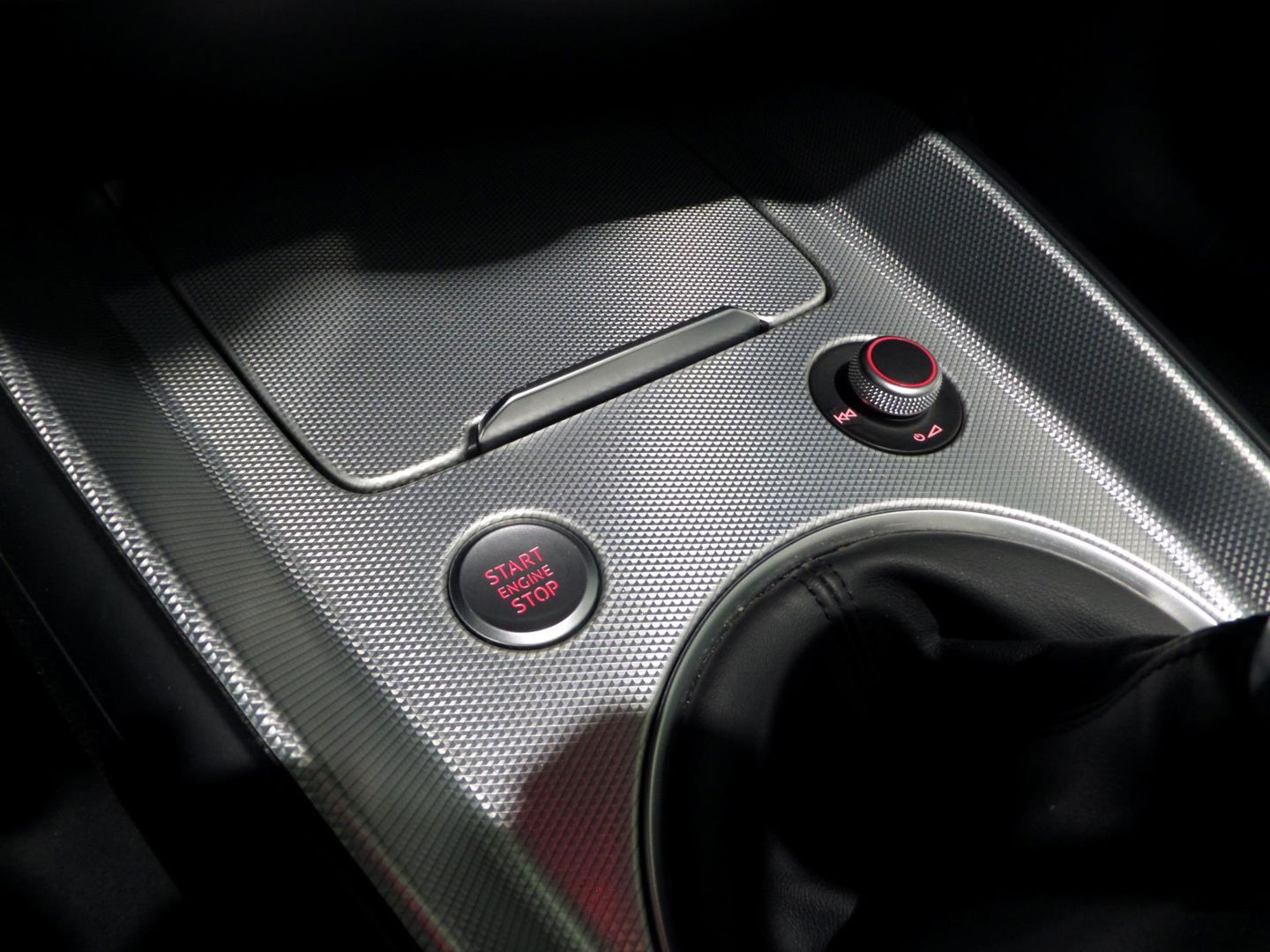 Audi TT Roadster 1.8 TFSI S-Line Open Days Stoelverwarming Virtual 19"RS-velgen Bang&Olufsen Apple-Carplay Xenon-LED Koplampen
