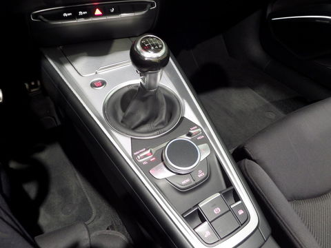 Audi TT Roadster 1.8 TFSI S-Line Open Days Stoelverwarming Virtual 19"RS-velgen Bang&Olufsen Apple-Carplay Xenon-LED Koplampen