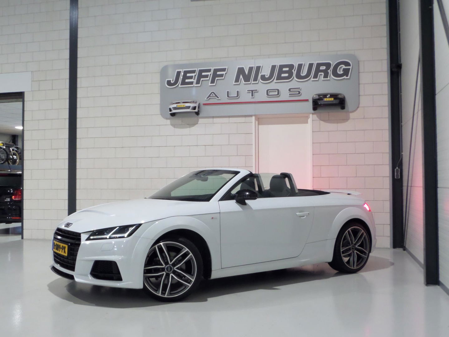 Audi TT Roadster 1.8 TFSI S-Line Open Days Stoelverwarming Virtual 19"RS-velgen Bang&Olufsen Apple-Carplay Xenon-LED Koplampen