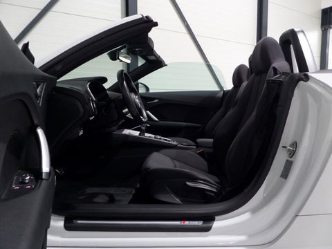 Audi TT Roadster 1.8 TFSI S-Line Open Days Stoelverwarming Virtual 19"RS-velgen Bang&Olufsen Apple-Carplay Xenon-LED Koplampen