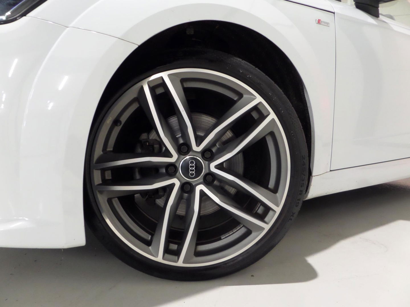 Audi TT Roadster 1.8 TFSI S-Line Open Days Stoelverwarming Virtual 19"RS-velgen Bang&Olufsen Apple-Carplay Xenon-LED Koplampen